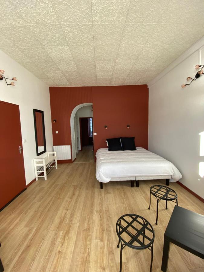 Hotel La Bonne Hotesse Chambon-sur-Lac Buitenkant foto