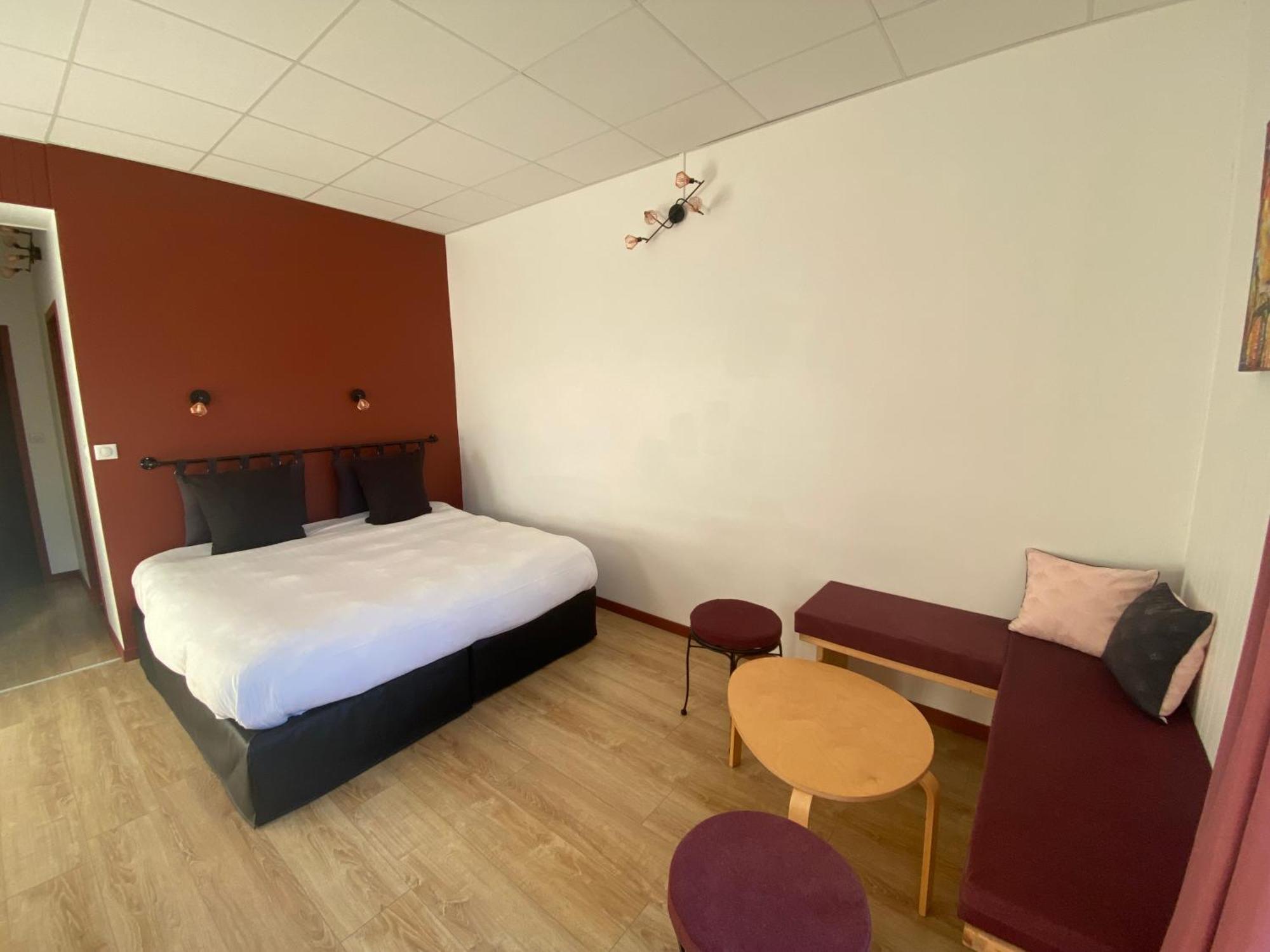 Hotel La Bonne Hotesse Chambon-sur-Lac Buitenkant foto