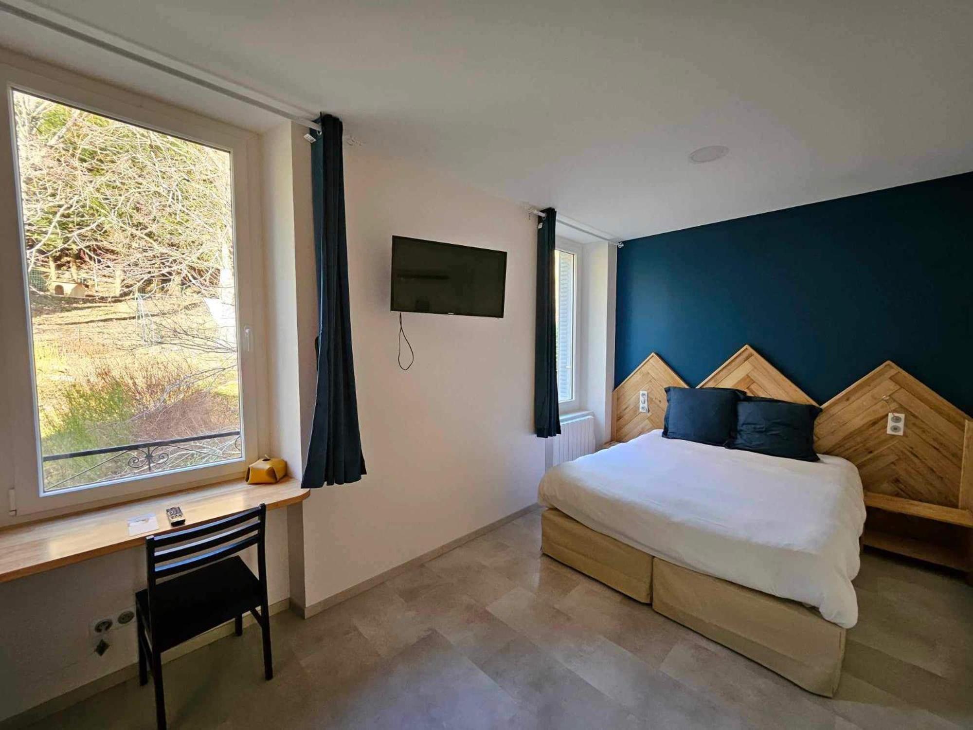 Hotel La Bonne Hotesse Chambon-sur-Lac Buitenkant foto