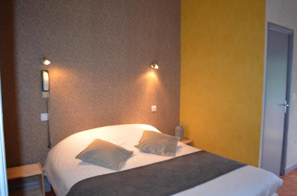 Hotel La Bonne Hotesse Chambon-sur-Lac Buitenkant foto